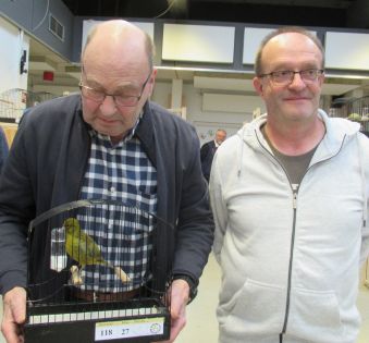 Holger Steffin med sin Border vinderfugl og dommer Walher Bohner